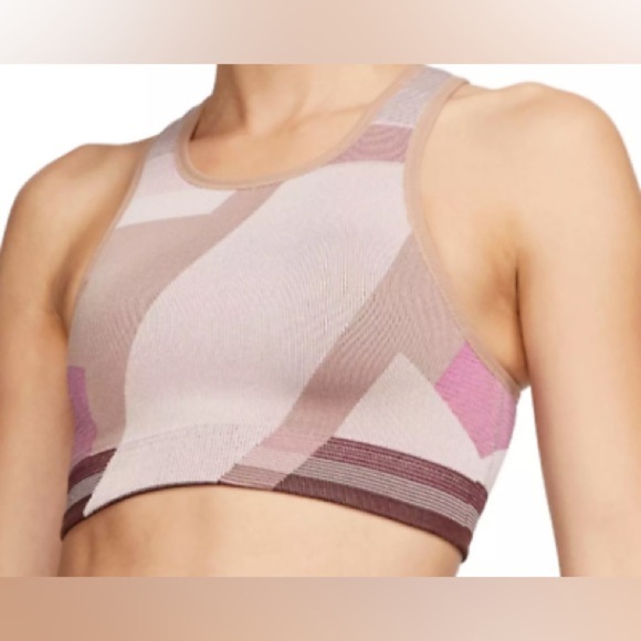 Nike Women's Icon Clash Seamless Light Support Bra - Picture 1 of 5